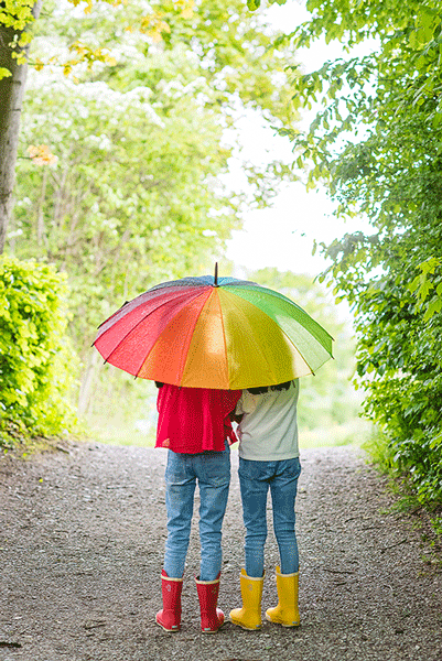 kids-with-umbrella